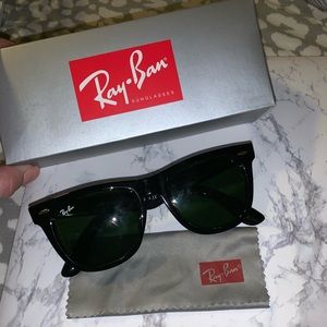Black ray ban sunglasses